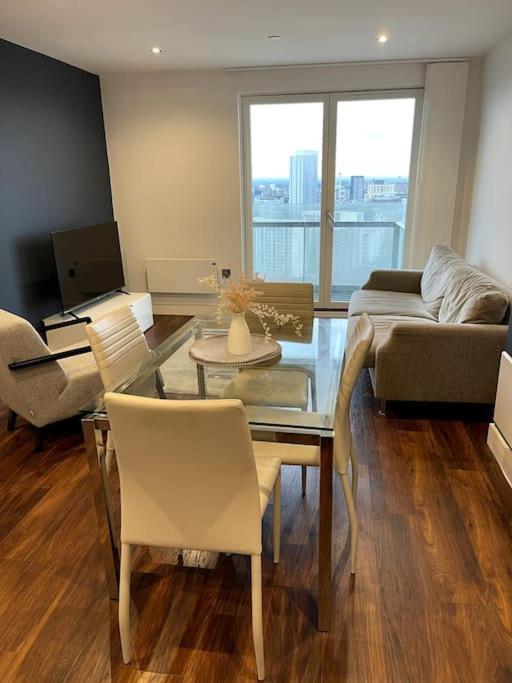 Lovely 2-Bedroom Condo With Balcony Манчестер Экстерьер фото